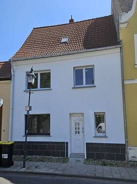 Wohnzimmer - Einfamilienhaus mit 140,00 m² in Barby zum Kaufen