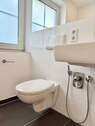mit Dusch-WC u. Außenfenster - 
