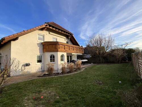 Mehrfamilienhaus - 3- Parteienhaus mit Erkern, idealen Grundrissen & Garten in Steinenstadt