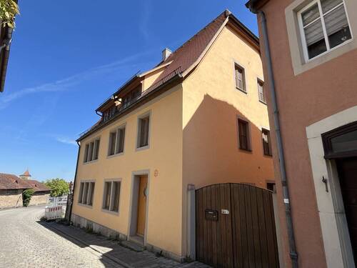 20260522_091828664_iOS - Entkerntes 3-Mehrfamilienhaus im Stadtzentrum