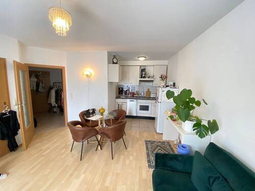 Offene Küche mit EBK im WZ - 2 Zimmer Etagenwohnung zur Miete in Moosburg