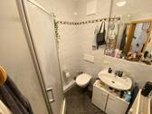 Bad mit Dusche - 