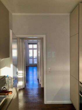 Küche - Blick ins Wohnzimmer - 