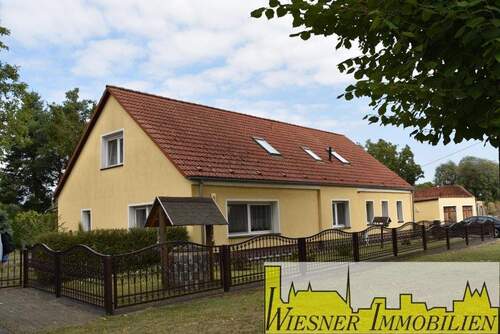 Idyllisches Landhaus - Großes Landhaus (ZFH) auf schönem, weitläufigem Grundstück