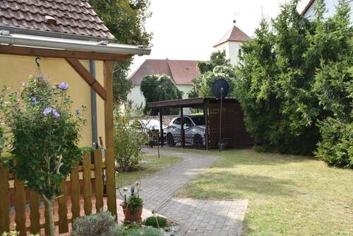 Eingangsbereich und Carport - 7 Zimmer Mehrfamilienhaus, Wohnhaus in Lindendorf OT Libbenichen