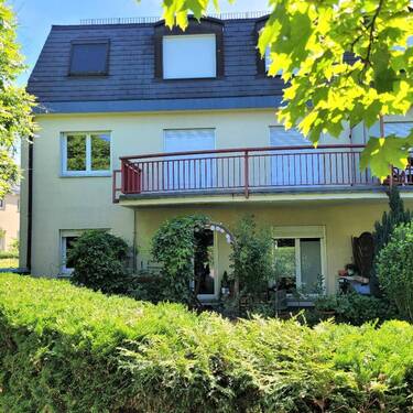 Balkonansicht - Schicke 3-Zimmer-Wohnung zum Sofortbezug in Radebeul mit großem Balkon und Tiefgaragenplatz