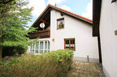 Hausansicht - Familienfreundliches Einfamilienhaus in ruhiger Lage mit eingewachsenem Garten und Ausbaureserve