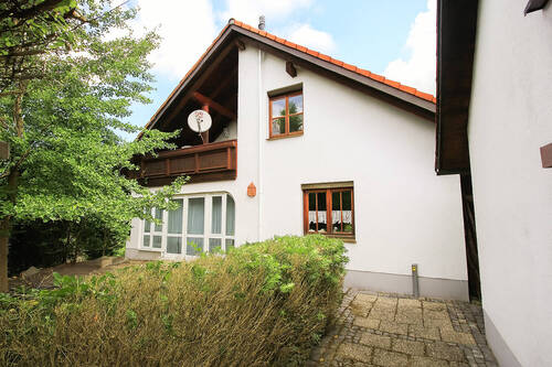 Hausansicht - Familienfreundliches Einfamilienhaus in ruhiger Lage mit eingewachsenem Garten und Ausbaureserve