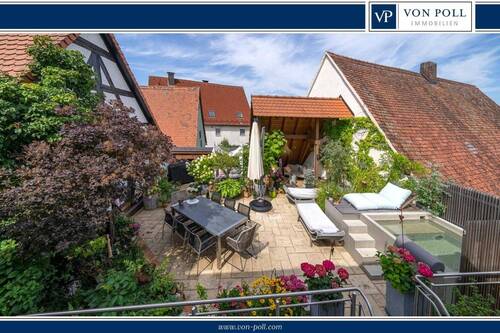 Blick auf Dachterrasse - Seltene Gelegenheit! Saniertes Schmuckstück im Herzen der historischen Altstadt!