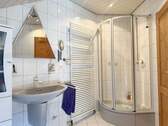 Badezimmer im Dachgeschoss - 