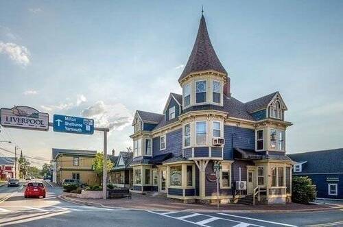 Historisches Gebäude mit 5 Gästesuiten - Mehrfamilienhaus, Wohnhaus in Liverpool Nova Scotia
