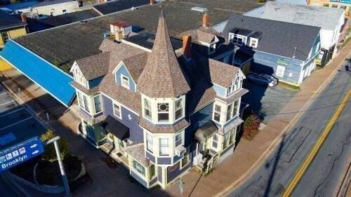 Drohne - Mehrfamilienhaus, Wohnhaus mit 600,00 m&sup2; in Liverpool Nova Scotia zum Kaufen