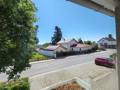 Außenstellplätze vor dem Haus - 5 Zimmer Mehrfamilienhaus, Wohnhaus zum Kaufen in Winhöring