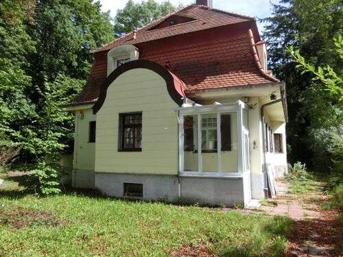 Objektansicht vorne - 6 Zimmer Einfamilienhaus zur Miete in München