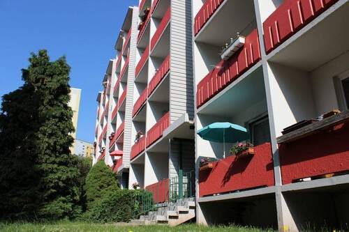 Vorderansicht - Attraktive 5-Raum-Wohnung mit 2 Bädern