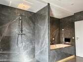 mit Badewanne und bodentiefe Dusche - 