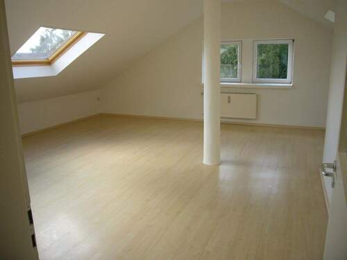 Helles Wohnzimmer - Helle 3-Zi Dachgeschosswohnung mit Garage und Grünflächennutzung in Monschau-Höfen