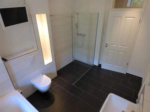 Bad (Referenzbild, baugleiche Wohnung) - 