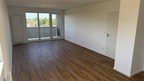 Wohnbereich - Erstbezug: In 2026 vollständig sanierte 3 Zimmer Wohnung in Südausrichtung