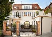 Hofseite barrierefreier Zugang - 5 Zimmer Mehrfamilienhaus, Wohnhaus zum Kaufen in Geisenfeld