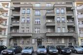 Titelbild - Vermietete 3-Zimmer-Whg. mit französischem Balkon: Nur 2 Minuten vom Boxhagener Platz entfernt
