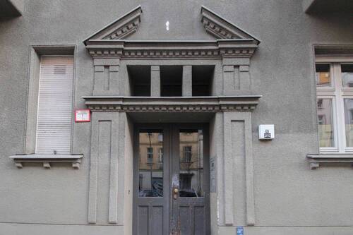Haus Eingang - Etagenwohnung mit 85,00 m² in Berlin zum Kaufen