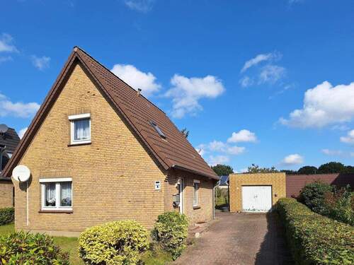 Straßenansicht - Traumgrundstück mit Haus von 1962 - Platz für Ihre Ideen