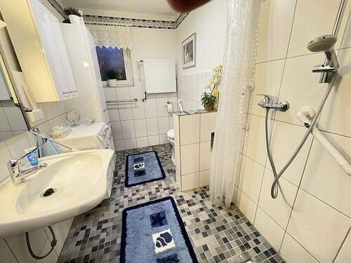 Erneuertes Badezimmer EG - 