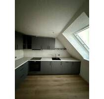 Helle 5-Zi.-DG-Wohnung | Balkon | EBK | vollst. renoviert | 85 m² | provisionsfrei - Trochtelfingen Steinhilben