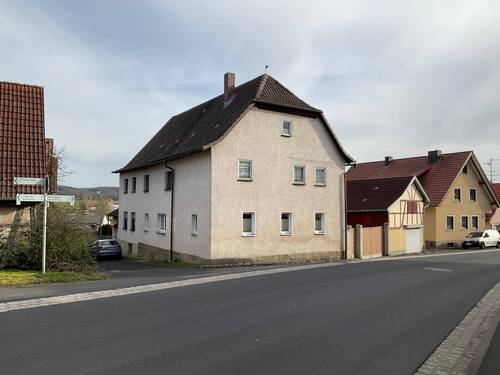 Frontansicht - Großes Haus mit Scheune in Alsleben