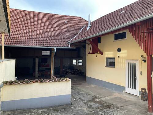 Hof - 8 Zimmer Mehrfamilienhaus, Wohnhaus in Trappstadt