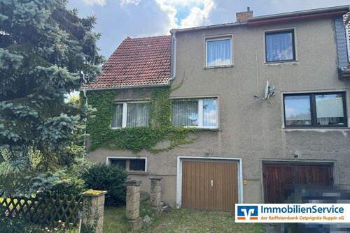 Straßenseite - 