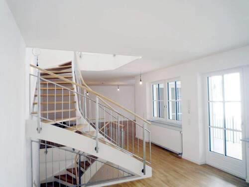 Flur 1.OG - 3 Zimmer Mehrfamilienhaus, Wohnhaus in München