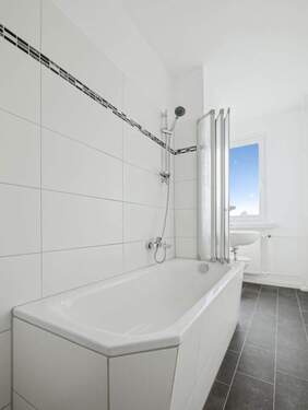 Badezimmer Ansicht 1 - Etagenwohnung mit 74,00 m&sup2; in Neustadt in Sachsen zur Miete