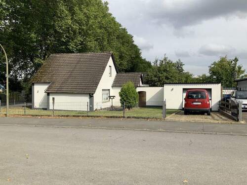 Strassenansicht - Einfamilienhaus mit Potenzial - 269.000,00&nbsp;EUR Kaufpreis, ca.&nbsp; 97,00&nbsp;m&sup2;&nbsp;Wohnfl&auml;che