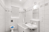 Badezimmer (KI generiert) - 2 Zimmer Etagenwohnung in Berlin