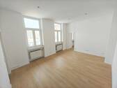 Wohnzimmer - Geräumige 66 m² 2-Zimmer-Wohnung kernsaniert 