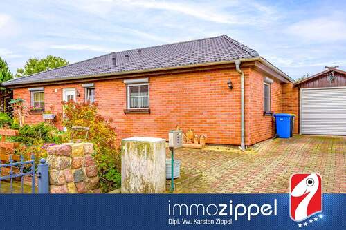 Titel - Klinker-Bungalow in Podelzig: EFH Bj.2000, 4 Zi.,Gäste-WC, Masterbad, Kamin, Garage, 648 m² Grdstück