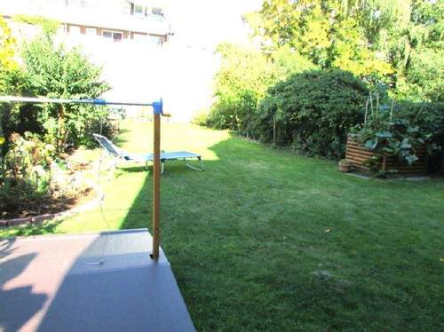 Blick in den Garten - 3 Zimmer Etagenwohnung in Bremen