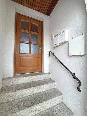 Hauseingang - Mehrfamilienhaus, Wohnhaus mit 157,00 m&sup2; in Marktleugast zum Kaufen