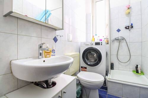 Badezimmer - 2 Zimmer Etagenwohnung in Wiesbaden