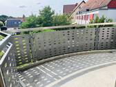 sonnig gelegener Balkon mit Ausblick - 
