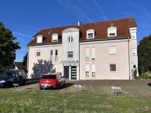 Ostansicht mit Hauszugang - 3 Zimmer Etagenwohnung zum Kaufen in Haßfurt