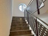 ansprechendes Treppenhaus mit Marmor - 