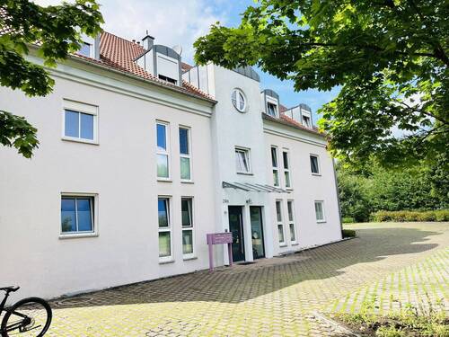 Ansicht der Anlage mit Hoffläche/Stellplätze - 