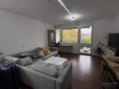 Wohnzimmer - WG geeignete 4 Zimmer-Wohnung mit zwei Balkonen