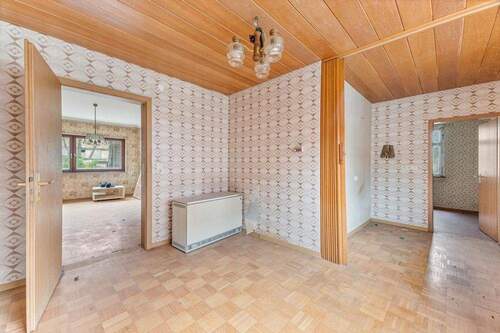 Schlafzimmer (EG) - 7 Zimmer Doppelhaushälfte zum Kaufen in Sindelfingen / Darmsheim