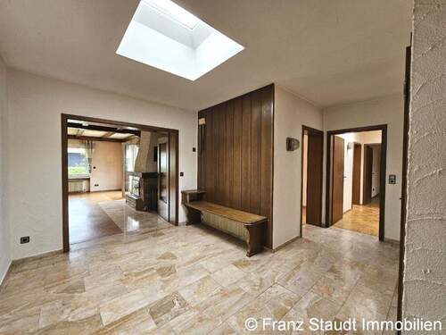 Eingangsdiele - 6 Zimmer Bungalow in Aschaffenburg