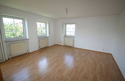 Wohnzimmer.JPG - 2 Zimmer Etagenwohnung zum Kaufen in Ingolstadt