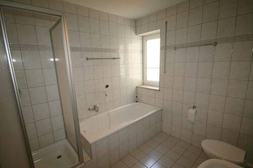 Badezimmer.JPG - Etagenwohnung mit 61,00 m&sup2; in Ingolstadt zum Kaufen